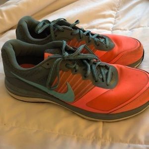 Nike Duel Fusion X Sneaker